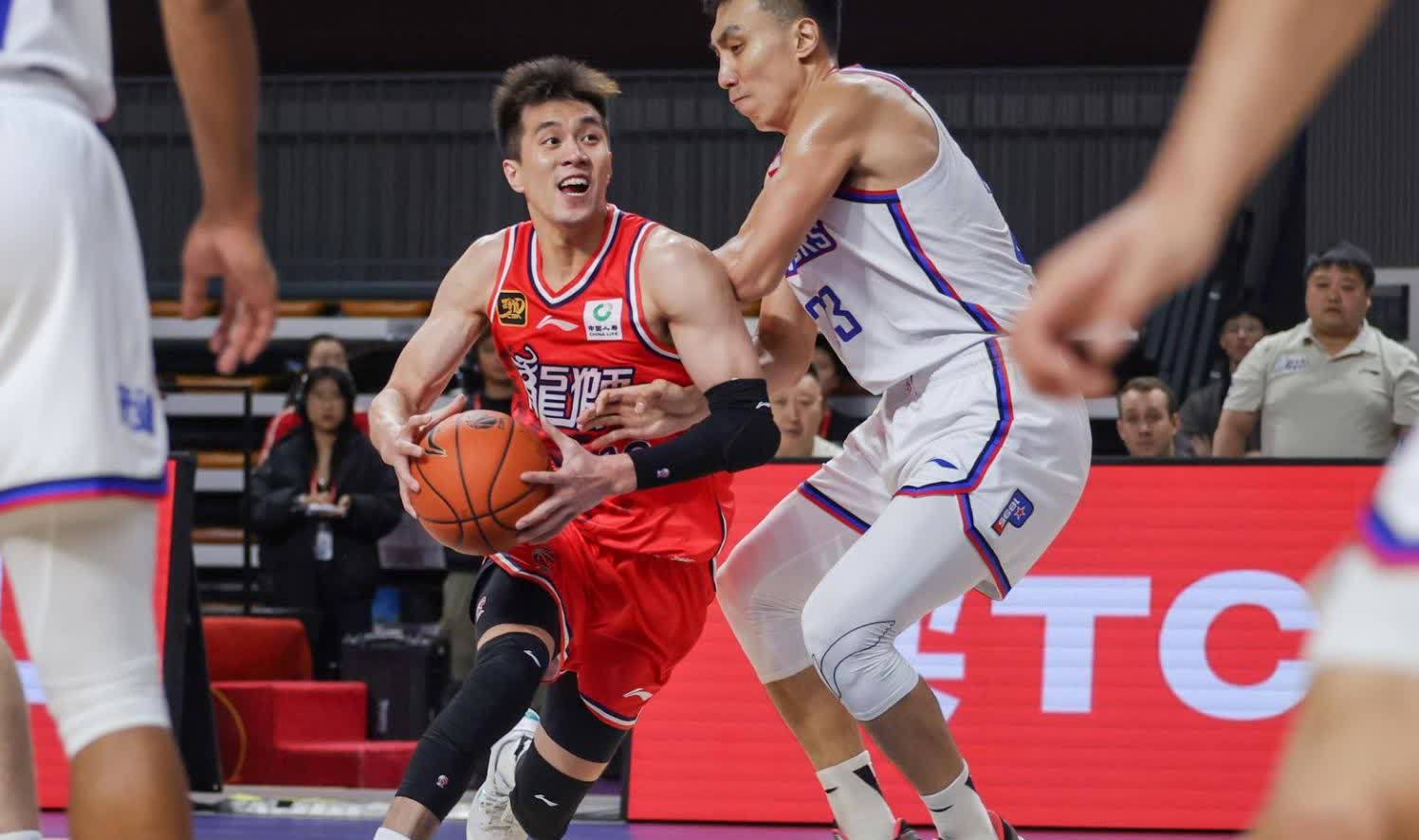 关于今夜荷甲焦点战，广州队状态回暖，话题不断，年轻球员得到机会的信息-开云在线