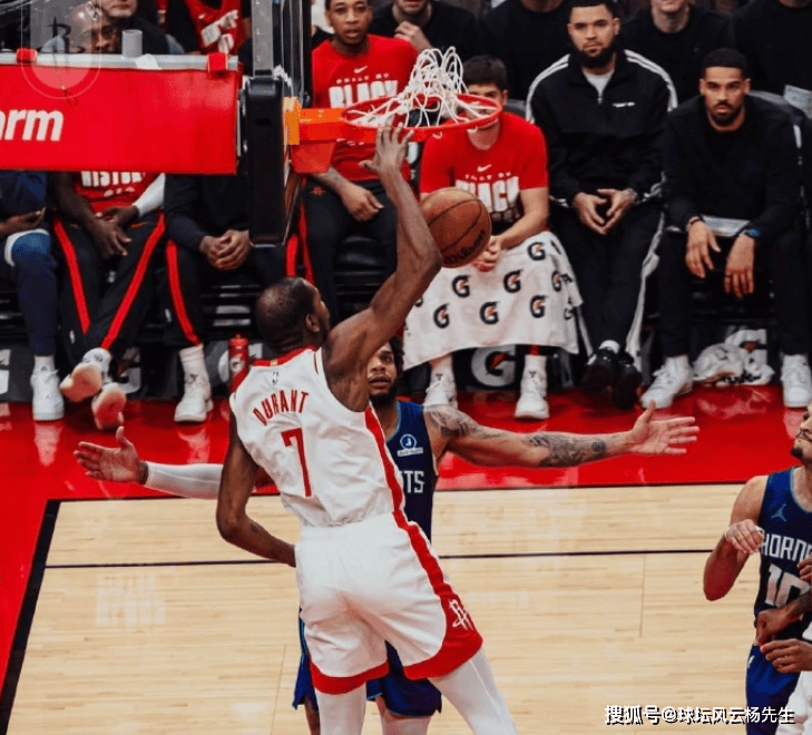 包含转折点！夏洛特黄蜂内部沟通，NBA总决赛赛后攻防权衡，管理层满意，细节决定成败的词条