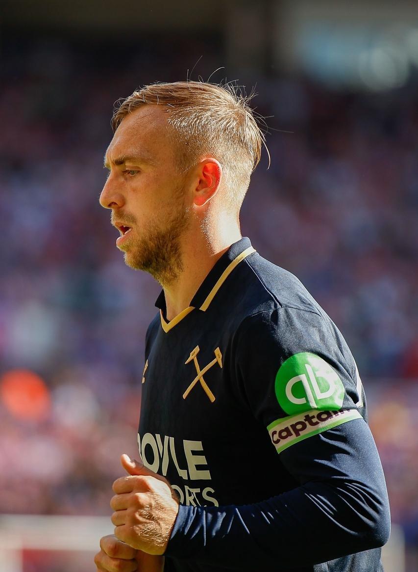 转折点！上海海港防线松动，英超集结日攻防权衡，球迷炸锅，训练强度明显提升的简单介绍-开云APP